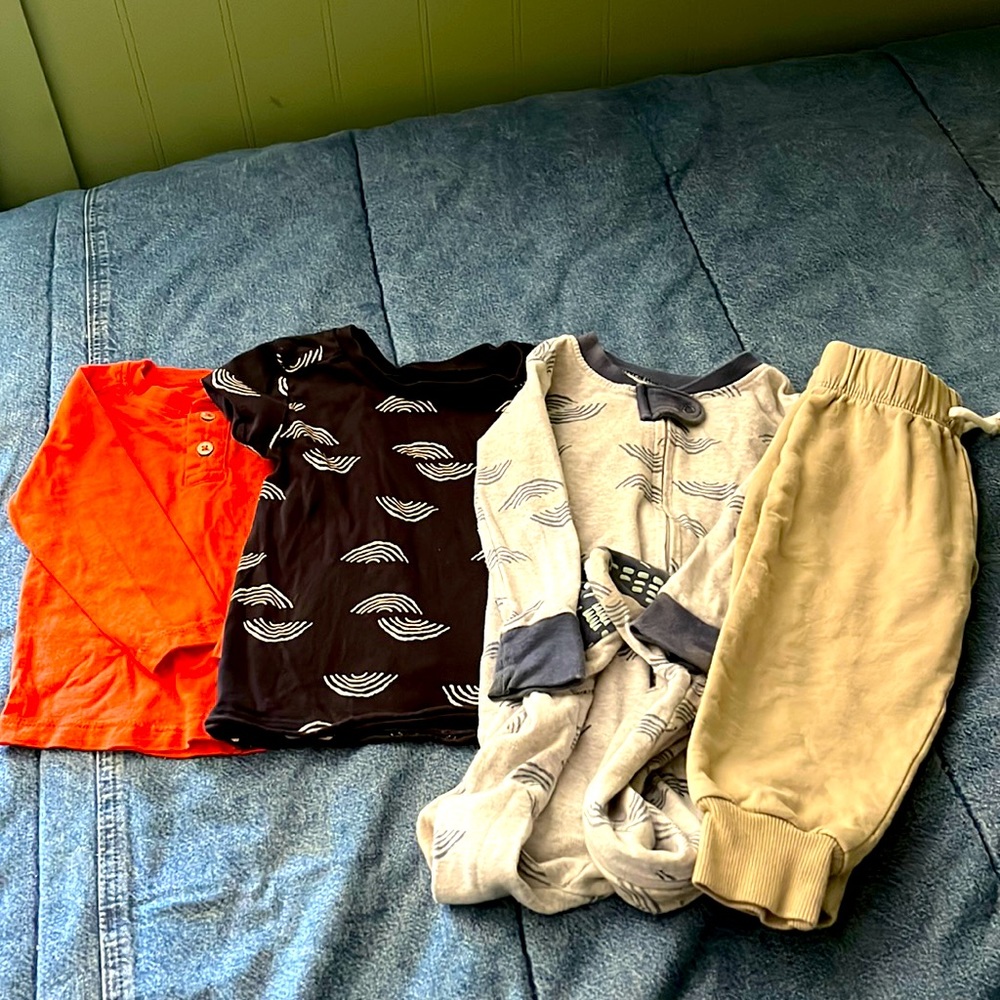 Honest Company clothes. Size 12 months